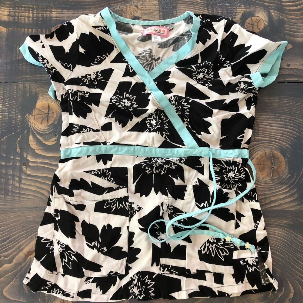 Scrub top